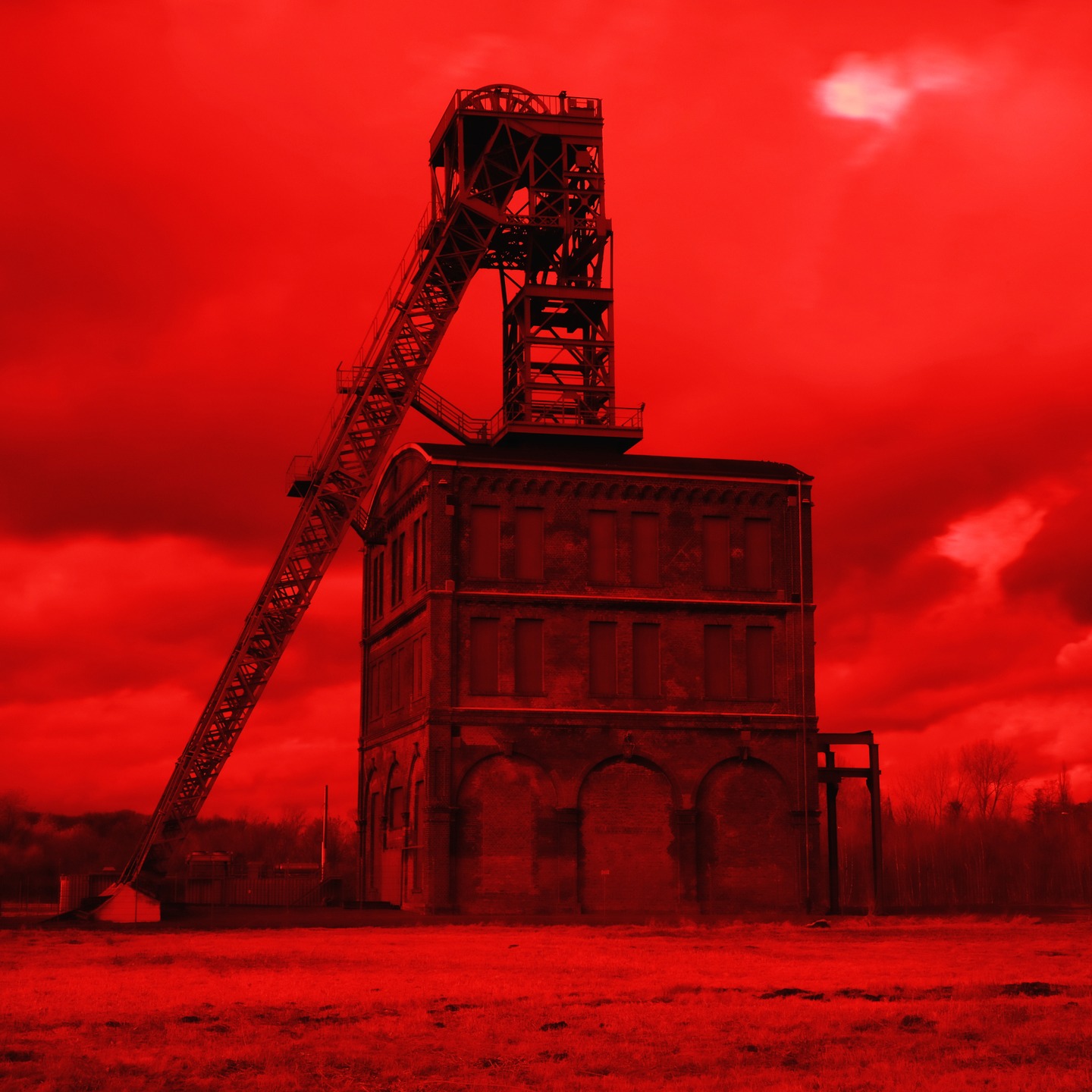 Die Zeche Sterkrade mit einem Infrarotfilter fotografiert.
#infrared
#industrialheritage 
#oberhausen 
#zechen
#dasruhrgebiet